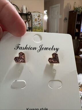 New Fashion Jewelry Gold-Tone Heart Stud Earrings with Purple Glitter